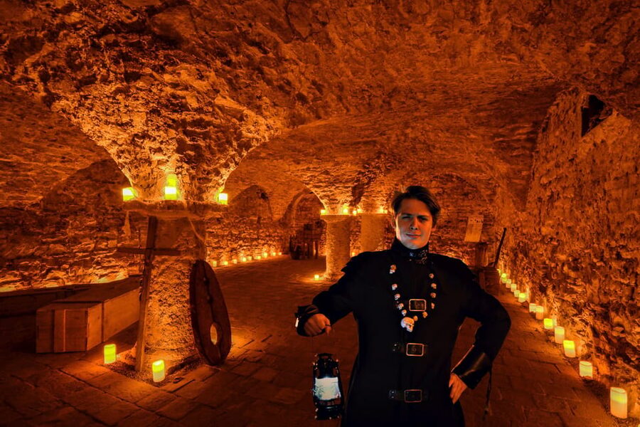 Prague: Ghosts, Legends, Medieval Underground & Dungeon Tour - Lantern-lit Old Town: the Prague you do not get from daylight tours