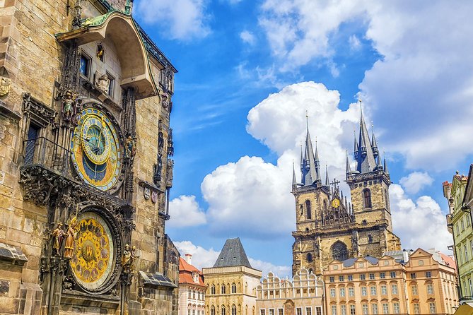 Prague: Grand City Tour with Bus, Castle exteriors & River Cruise - Group size, guide approach, and photo value