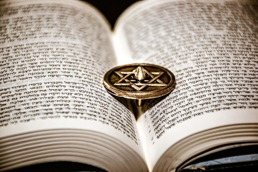 Prague: Guided Tour inside the Jewish Cemetery & Synagogues - The Old Jewish Cemetery: Funeral Traditions and a Cemetery Full of Names