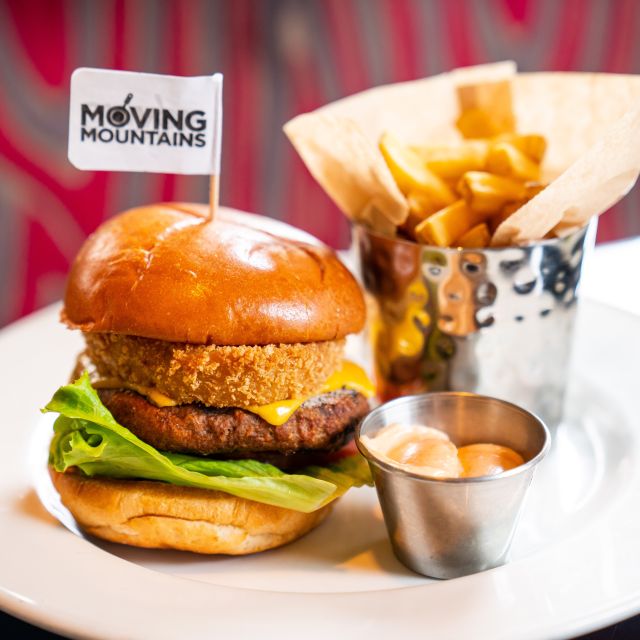 Prague: Hard Rock Cafe with Set Menu for Lunch or Dinner - Burgers, chicken, ribs, and the vegetarian or vegan option