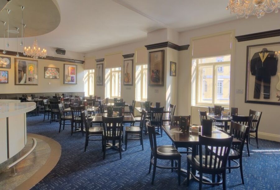 Prague: Hard Rock Cafe with Set Menu for Lunch or Dinner - Don’t skip the Rock Shop, but shop with a plan