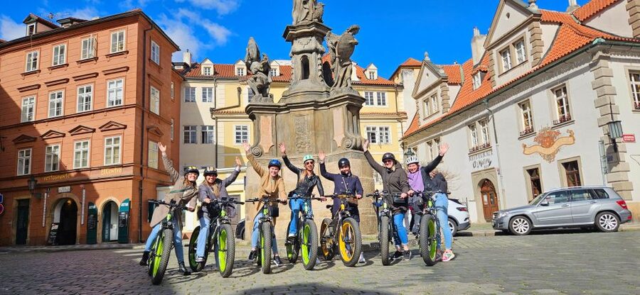 Prague: Highlights Tour on e-Scooter or eBike - Key moments that make this tour work