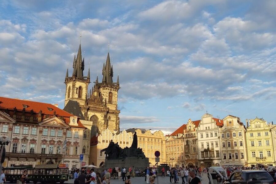 Prague: Historic City Center Bus Tour with Top Sights - Finding The Bus: Pariska Street, Yellow Kiosk Check-In, Easy Metro Access