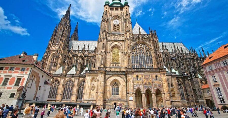 Prague Hradcany Castle, St Vitus Cathedral Tour with Tickets - Charles Bridge to Old Town: A Smart Link in the 4 Hour Option