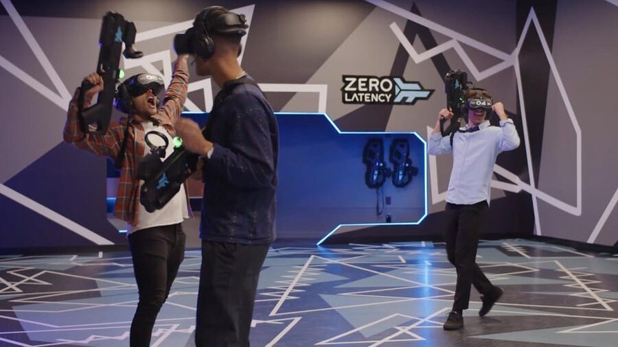 Prague: Immersive VR multiplayer experience - Guides matter: coaching you through the whole thing