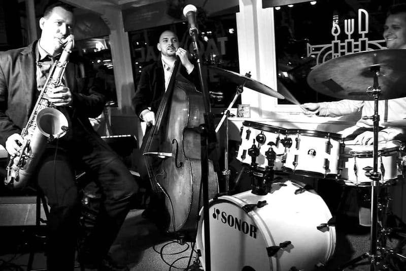 Prague: Jazz Boat Popular Live Jazz Dinner Cruise - How the Jazz Works Onboard, and Why the Volume Matters