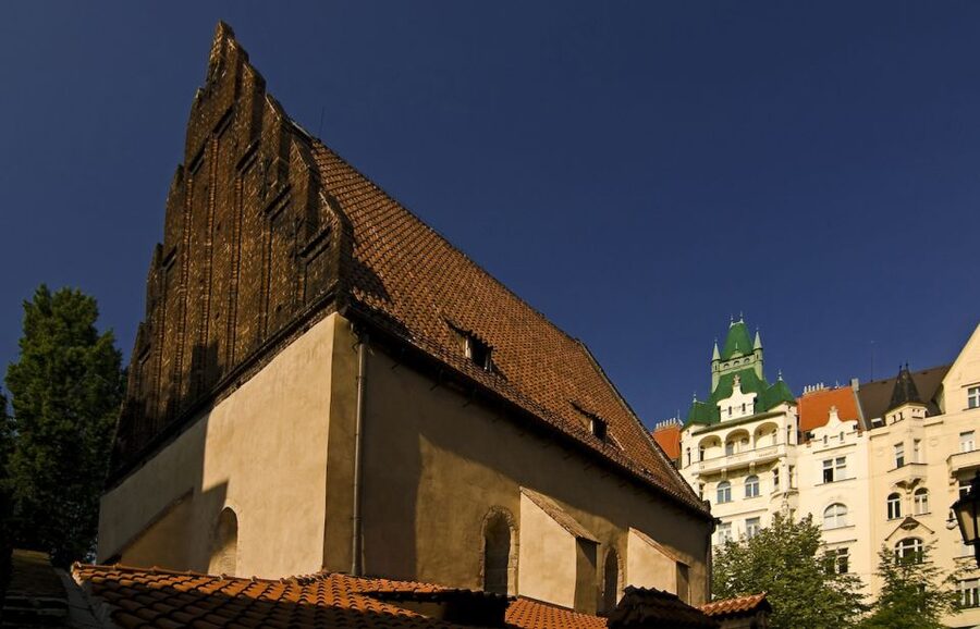 Prague Jewish Quarter Tour in French with Monuments Entrance - Meeting at Powder Tower and Municipal House, then into Josefov