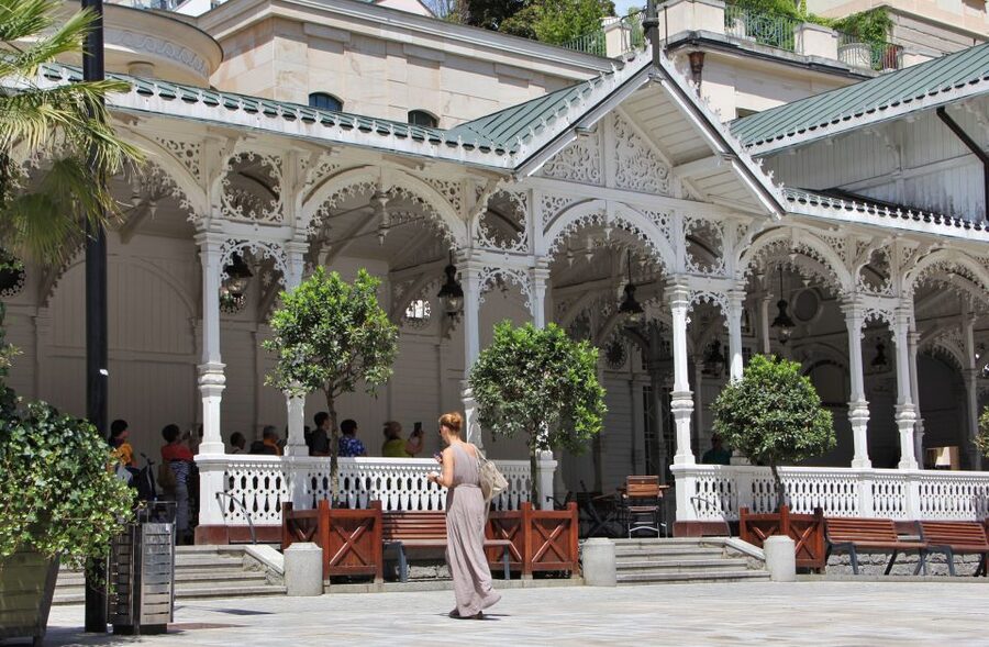 Prague: Karlovy Vary Day Trip with Watchtower and Funicular - The Guided Walk: Getting Your Bearings in Karlovy Vary
