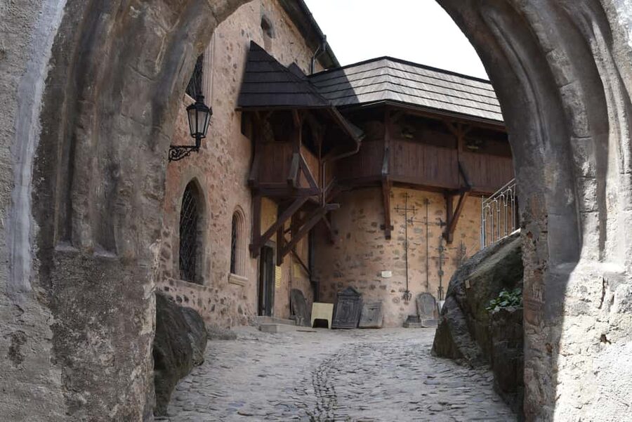 Prague: Karlovy Vary & Loket Tour with Hot Springs & Castle - Transport back to Prague: wrap-up time without stress