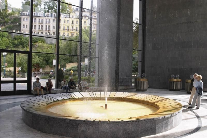 Prague: Karlovy Vary Tour with Lunch and Moser Museum Visit - Prague to Karlovy Vary: worth the 2-hour ride