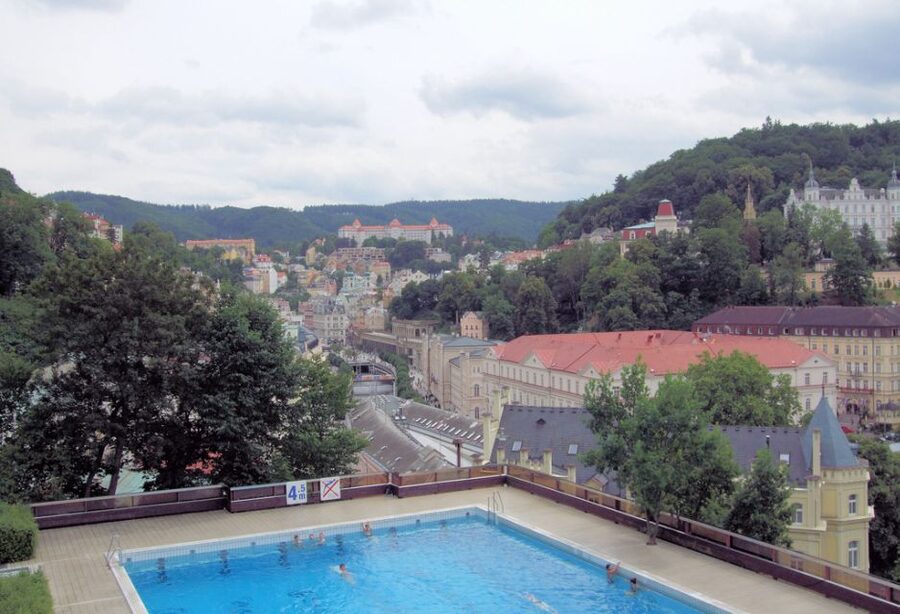 Prague: Karlovy Vary Tour with Lunch and Moser Museum Visit - Who this Karlovy Vary and Moser tour fits best