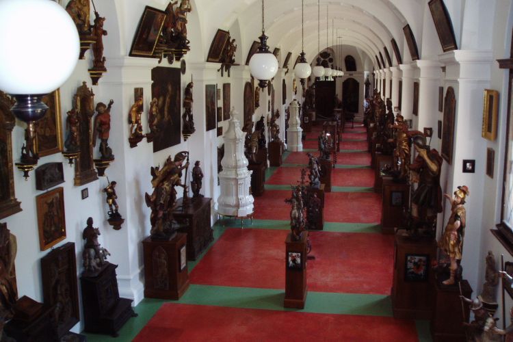 Prague: Karlštejn Castle Guided Tour with Entry Ticket - Who should book, and who should skip it