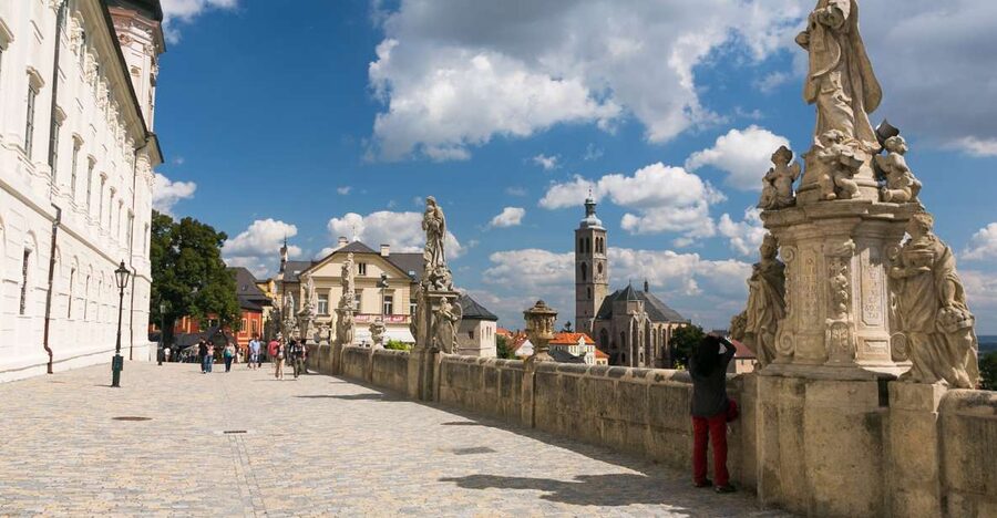 Prague: Kutná Hora, St Barbara's Cathedral and Bone Church - Sedlec Ossuary: Bones, Art, and How to Behave Inside