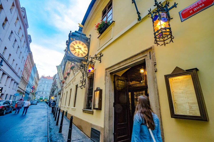 Prague: Legendary Beer Tour with Dinner - Guides are the real ingredient: history, politics, and beer tips