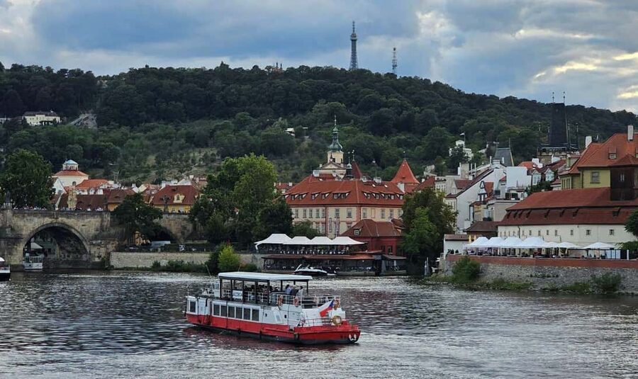 Prague: Lunch Cruise on the Vltava with 3-Course Menu - Key Highlights You’ll Actually Feel