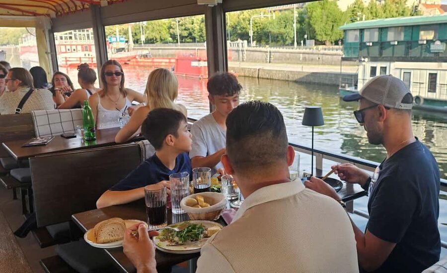 Prague: Lunch Cruise on the Vltava with 3-Course Menu - Prague Castle, Rudolfinum, and the National Theatre: The Landmarks You Catch Between Courses