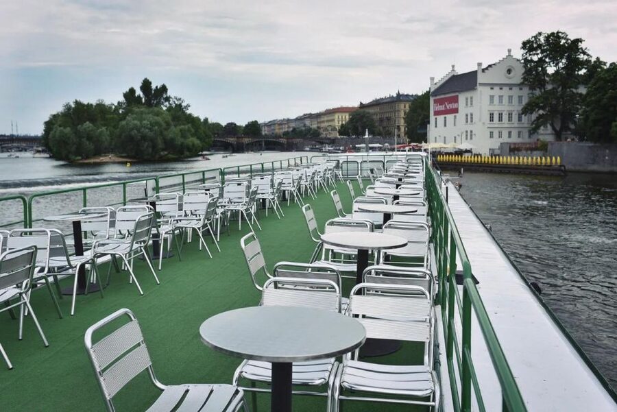 Prague: Lunch Cruise on Vltava River with open Buffet - Food pace, seating choices, and not getting stuck in lines