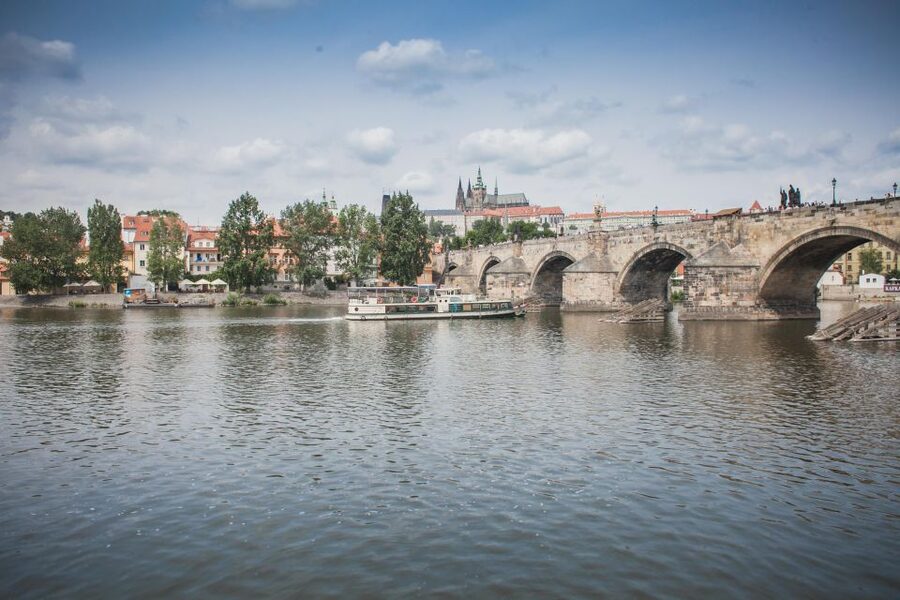 Prague: Lunch Cruise on Vltava River with open Buffet - Why a Vltava lunch cruise works for Prague