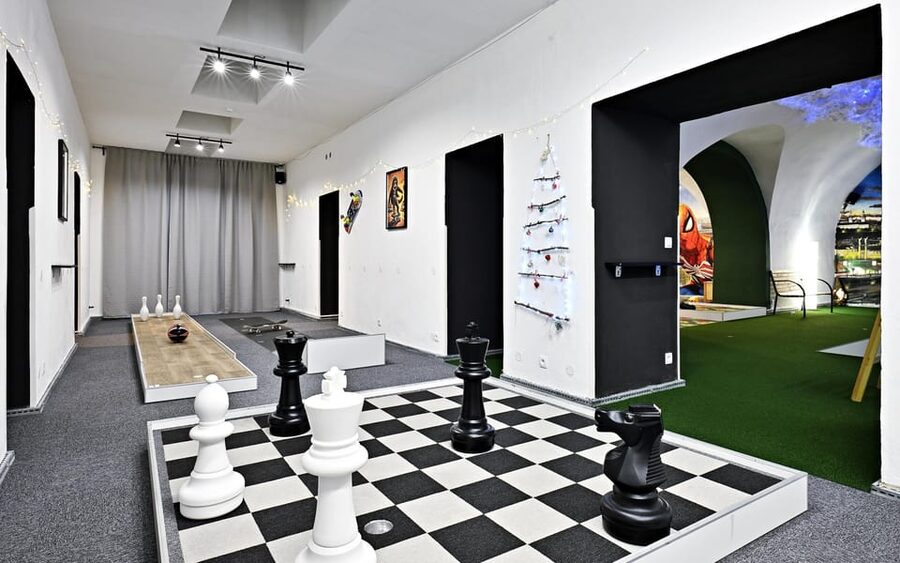Prague: Mazemania Miniature Golf Experience - The 18 Holes and How Unlimited Play Changes Your Strategy