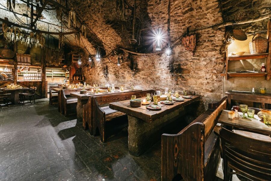 Prague: Medieval Dinner with Unlimited Drinks - Unlimited beer, wine, and soft drinks: value and pace