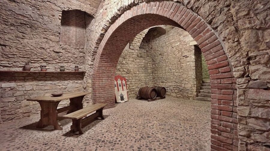 Prague: Medieval Underground Guided Tour - Where to meet at the Old Town Hall, far left