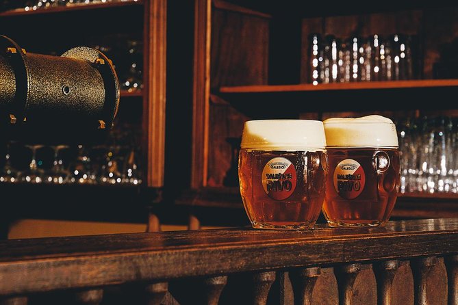 Prague Microbrewery Tour and Beer Tasting - How the guide experience changes what you notice