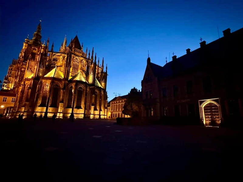 Prague: Night Walk through Prague Castle with City Views - The 10 pm Gate Closing and How It Shapes the Walk