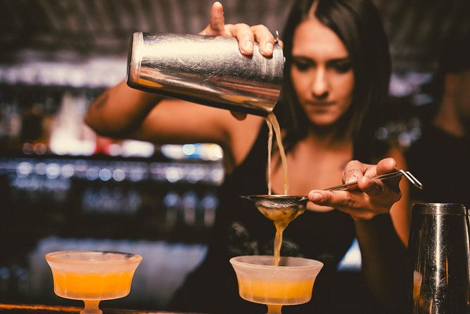 Prague Nightlife Ticket - CAFE 80s Until 00.30 and the End-of-Night Strategy