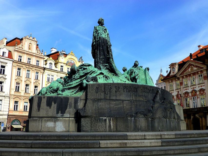 Prague: Old, New, and Jewish Towns Guided Walking Tour - Why the licensed guide matters more than you think
