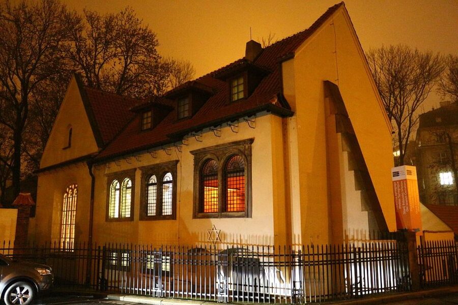Prague: Old, New, and Jewish Towns Guided Walking Tour - Old Town moments: where monuments still carry the weight