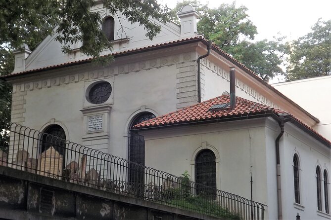 Prague Old Town and Jewish Quarter 90 minutes Guided Tour - Logistics that actually matter while walking