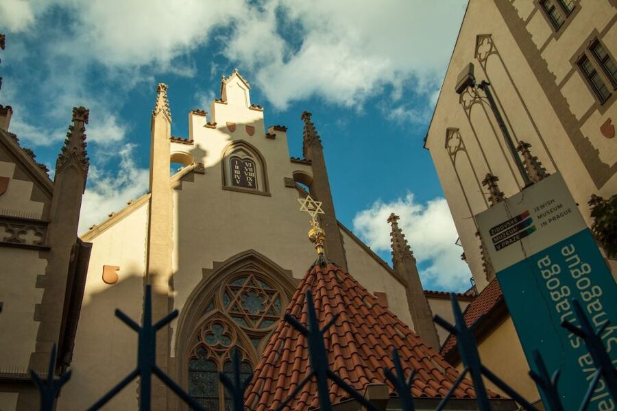 Prague: Old Town and Jewish Quarter Guided Tour in German - Should you book this Prague Old Town and Josefov German tour?