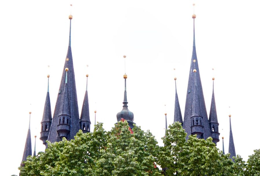 Prague: Old Town and Jewish Quarter Guided Walking Tour - Old Town Prague: the Astronomical Clock without the guesswork