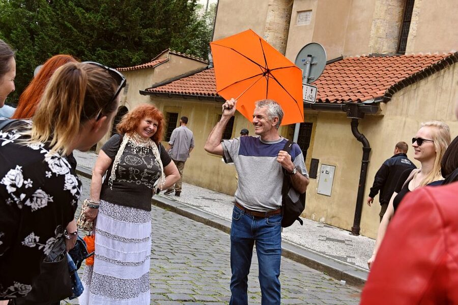 Prague: Old Town and Jewish Quarter Tour - Finding Your Guide and Getting Oriented Near Charles Bridge