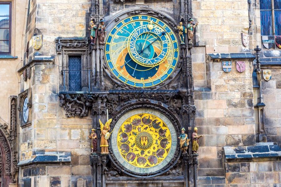 Prague: Old Town and Jewish Quarter Tour with Jewish Museum - Old Town Hall and the Astronomical Clock: more than a photo stop