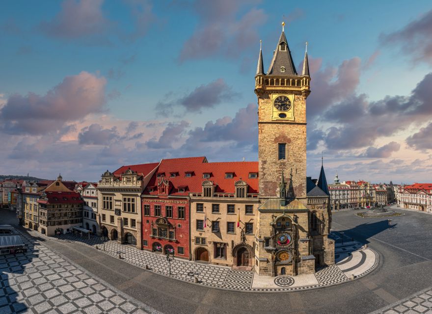 Prague: Old Town Hall Tower Entry Ticket - When to go: clock hours, crowd control, and seasonal moods