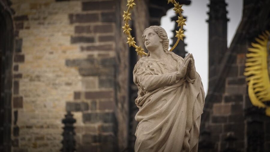Prague: Old Town Highlights & Hidden Gems Guided Tour - Josefov’s Jewish Quarter stop: 13th-century roots