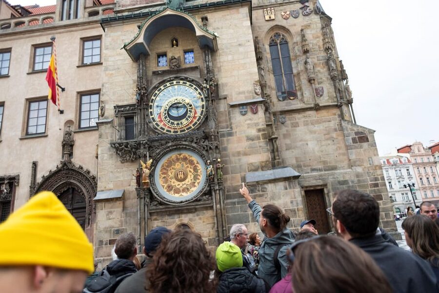 Prague: Old Town, Jewish Quarter & Astro Clock Walking Tour - Old Town Square and the Astronomical Clock Area: What You Should Focus On