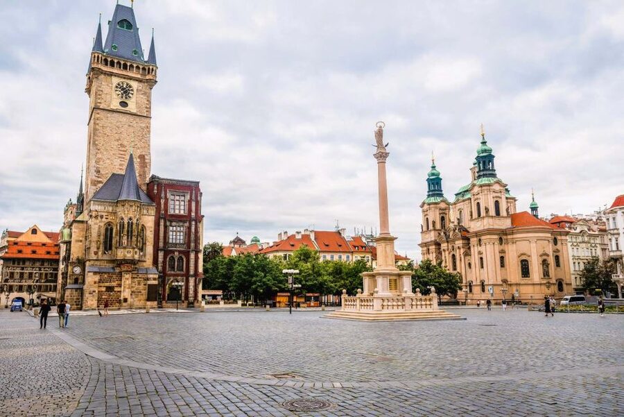Prague: Old Town Square and Astronomical Clock Audio Guide - What you will hear about the Old Town Hall and the Astronomical Clock