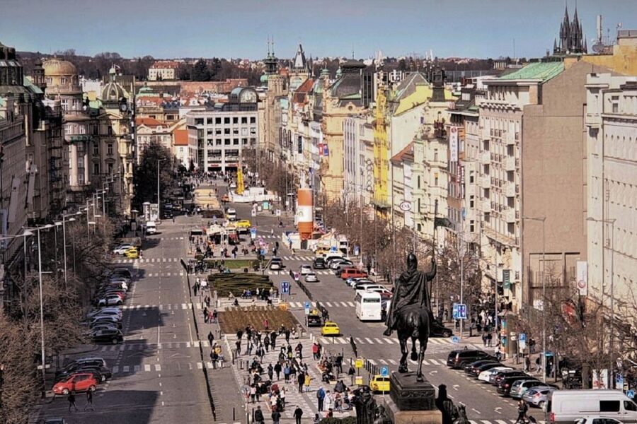 Prague: Old Town Tour & National Museum Skip-the-Line Ticket - Meeting at Get Prague Guide, then into Old Town fast