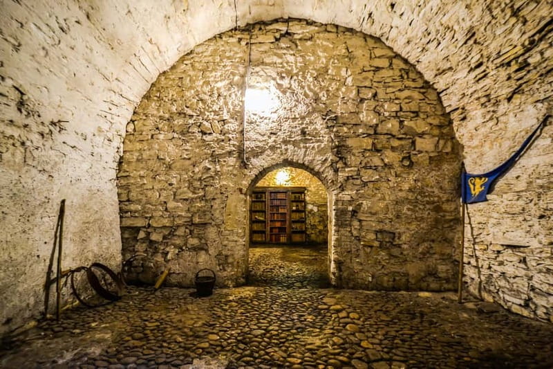 Prague: Oldtown, Medieval Underground & Dungeon History Tour - Key things you will notice on this tour