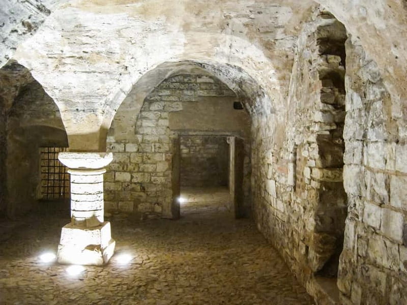 Prague: Oldtown, Medieval Underground & Dungeon History Tour - The Underground Walk: From Dark Streets to Medieval Rooms