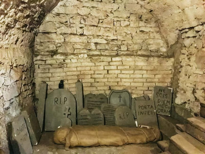 Prague: Oldtown, Medieval Underground & Dungeon History Tour - Dungeon History, Torture Instruments, and Hangman Jan Mydlář