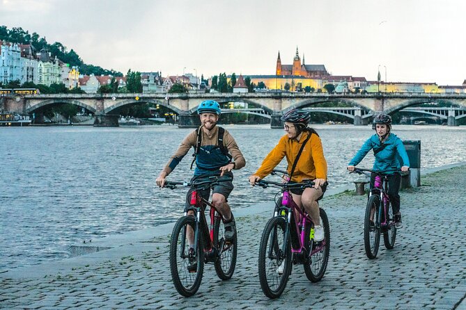 Prague on E-Bike: Explore Greater Downtown Parks & Epic Views - Stop 4: Naplavka Farmer’s Market and Riverside Coffee