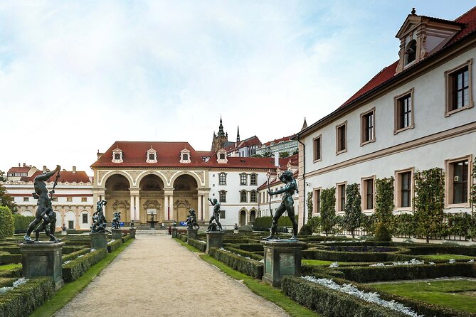 Prague Photoshoot for Couples, Betrothed, Family & Friends - The Photo Package: About 100 Shots, 9 Retouched, Then Download