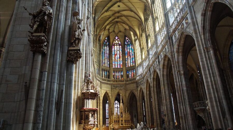 Prague: Prague Castle and Little Quarter Guided Walking Tour - Getting the viewpoints right, instead of chasing them