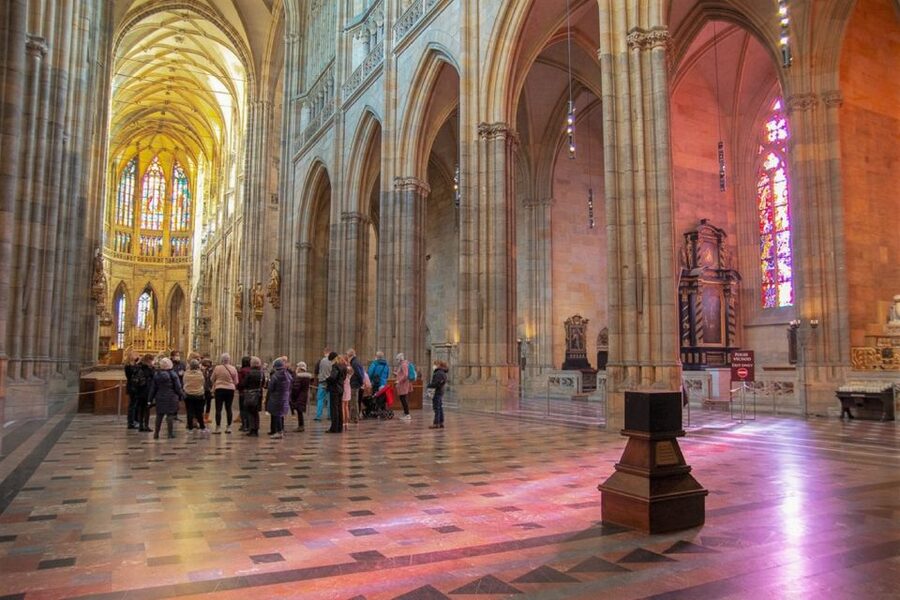 Prague: Prague Castle Complex Smartphone Audio Guide - How the interactive map and chapters prevent the Castle chaos