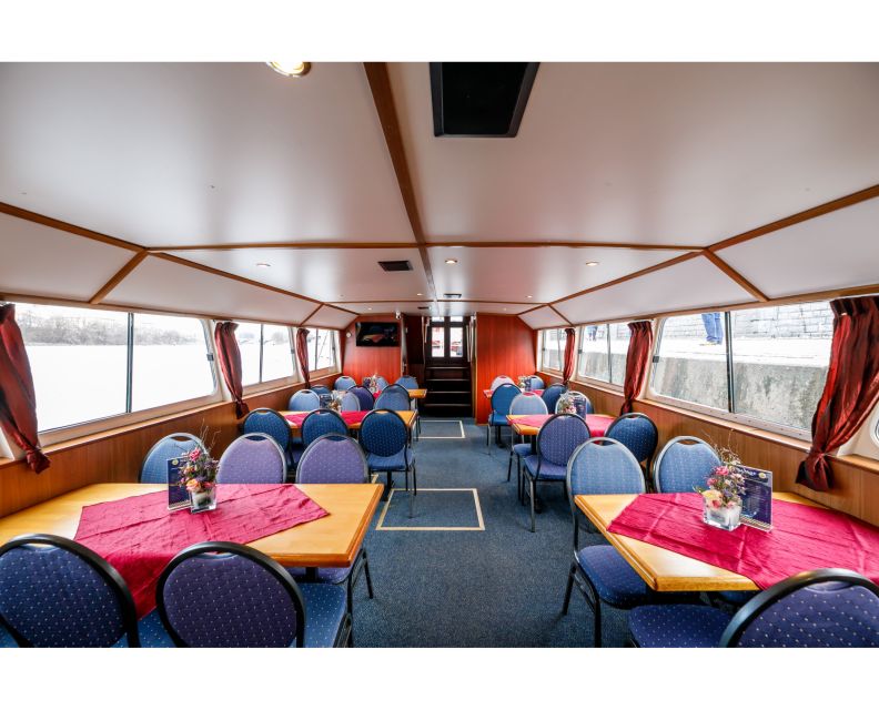 Prague: Private Beer Boat Cruise with Unlimited Beer - The service experience: what to expect if plans wobble