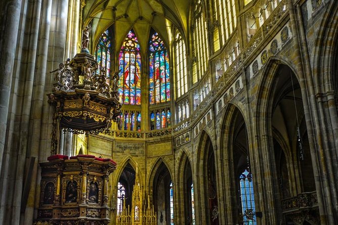 Prague Private Custom Full-Day Tour: Prague Castle and Old Town - St. Vitus Cathedral and the 1000-year building story