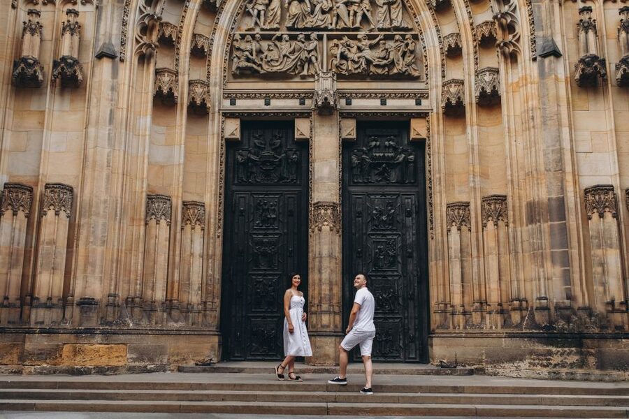 Prague: Professional Photoshoot at Prague Castle - Prague Castle as a photo set, not just sightseeing